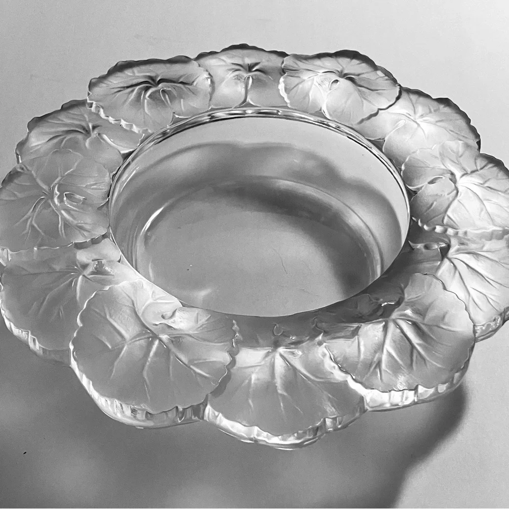 LALIQUE 8.5 Inch HONFLEUR BOWL / Some Scratches / FINE FRENCH CRYSTAL / Geranium - Picture 3 of 11